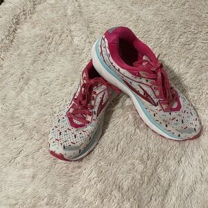 Stylish Women's Athletic Shoes in Pink and White
